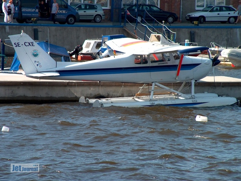 se-cxe_cessna_172a_floatplane_pic2_14_20090501_2039457892.jpg