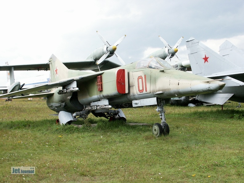MiG-27, 01 rot (ex. 01 gelb) (2619 Besuche) Monino 2003 MiG-27, 01 rot (ex. 01 gelb)