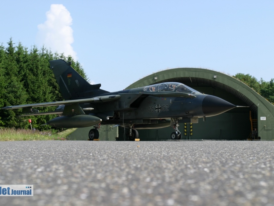 45+52 Tornado IDS JaboG33 Luftwaffe (просмотров: 4068) 45+52 Tornado IDS JaboG33 Luftwaffe