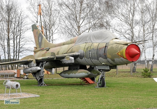 Su-22UM3K, 137 schwarz, ex. NVA