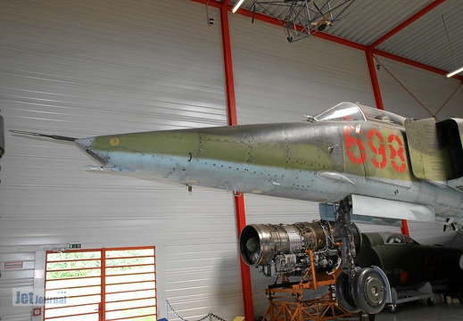 698 20-46 MiG-23BN Pic2