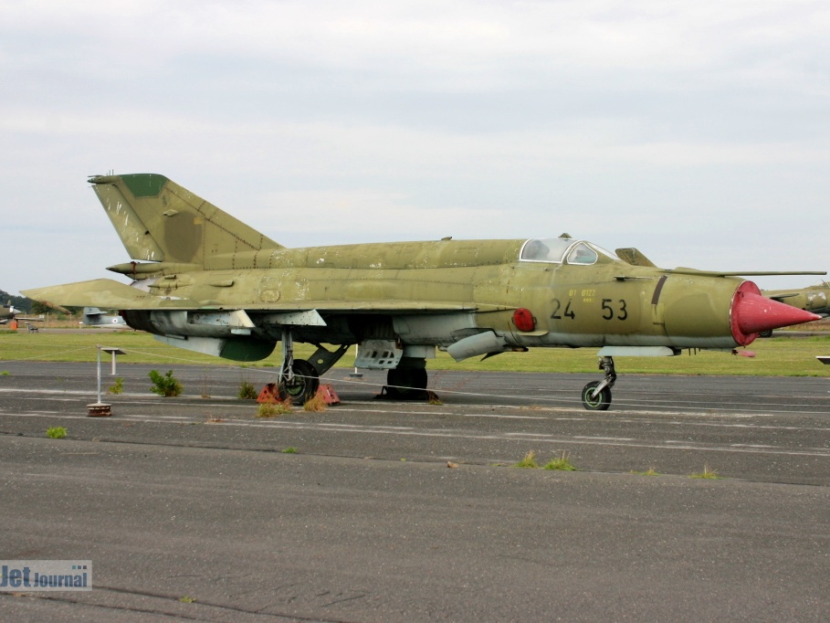 24-53, MiG-21bis, ex. 990 NVA (3937 visitas) 24-53, MiG-21bis, ex. 990 NVA