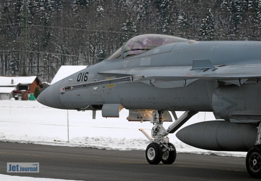 J-5016 F-18C Hornet Pic4