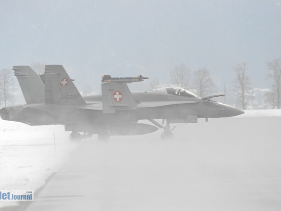 J-5007 F-18C Hornet Pic6