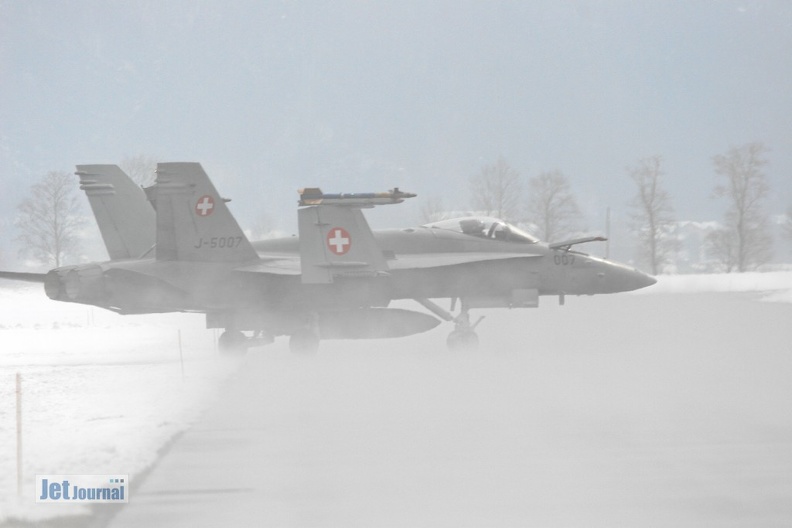 j-5007_f-18c_hornet_pic6_40_20090502_1506357712.jpg