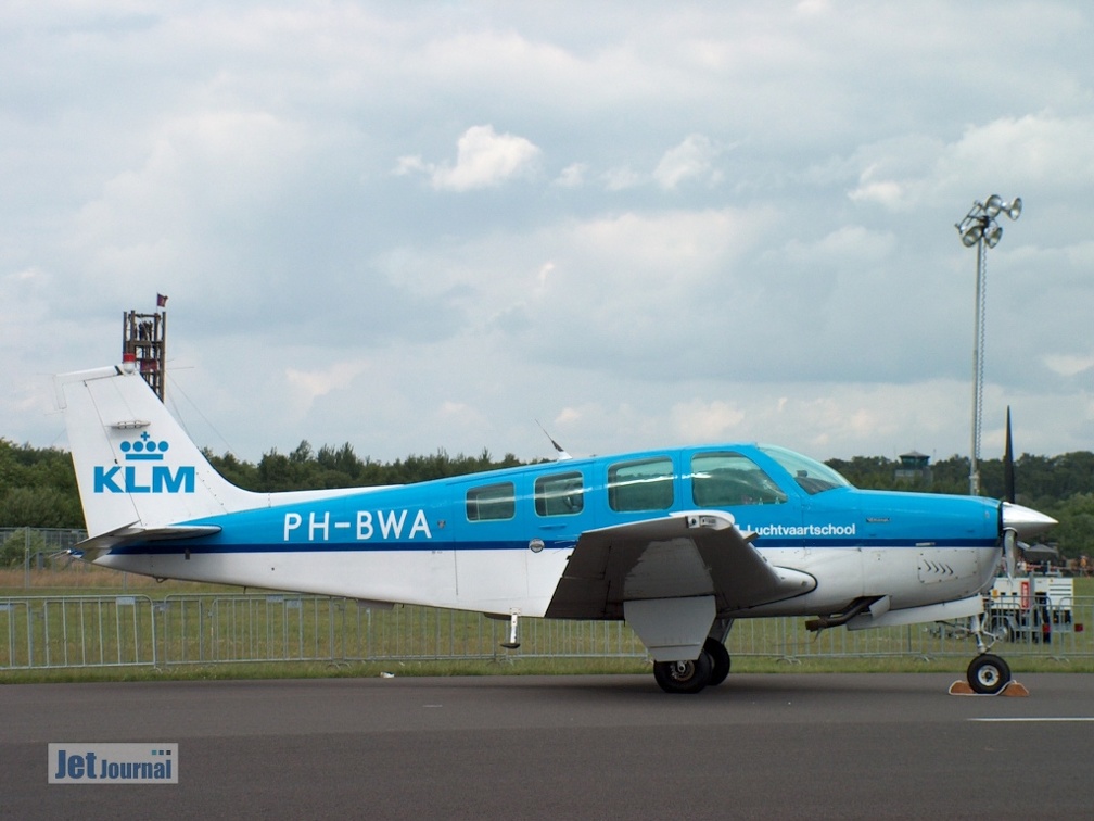 PH-BWA Beech A-36AT KLM Luchtvaartschool BV (2218 visingar) PH-BWA Beech A-36AT KLM Luchtvaartschool BV