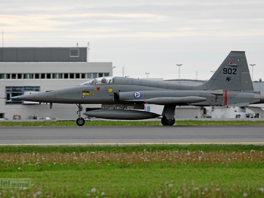 902 F-5A EoT