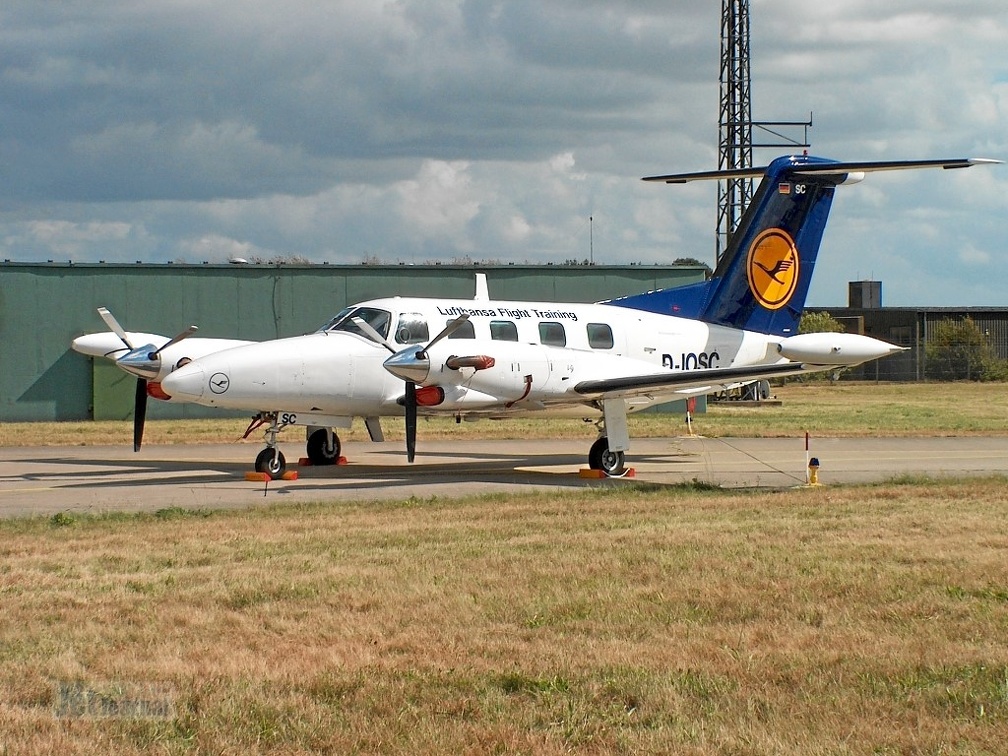 D-IOSC PA-42-720 Cheyenne IIIA LH Flt Trng (2536 visites) D-IOSC PA-42-720 Cheyenne IIIA LH Flt Trng