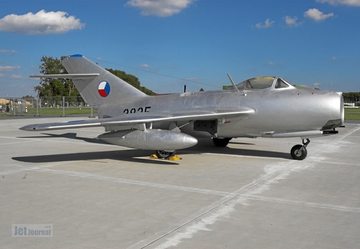 3825 MiG-15 (2028 Besuche) 3825 MiG-15