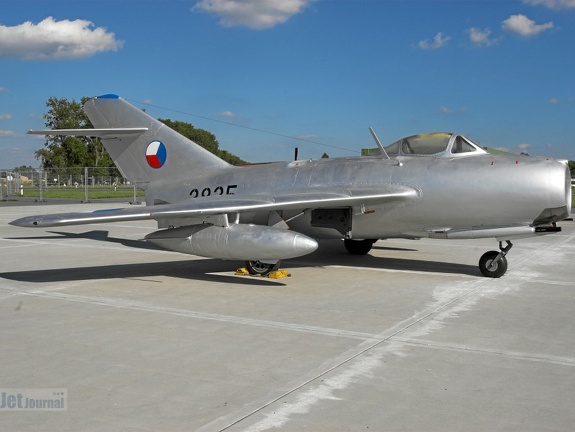 3825 MiG-15 (2028 visits) 3825 MiG-15