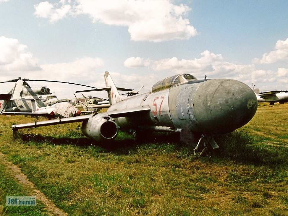 Jak-25, 57 rot (2840 Besuche) Aufnahmedatum 08/2001 Jak-25, 57 rot