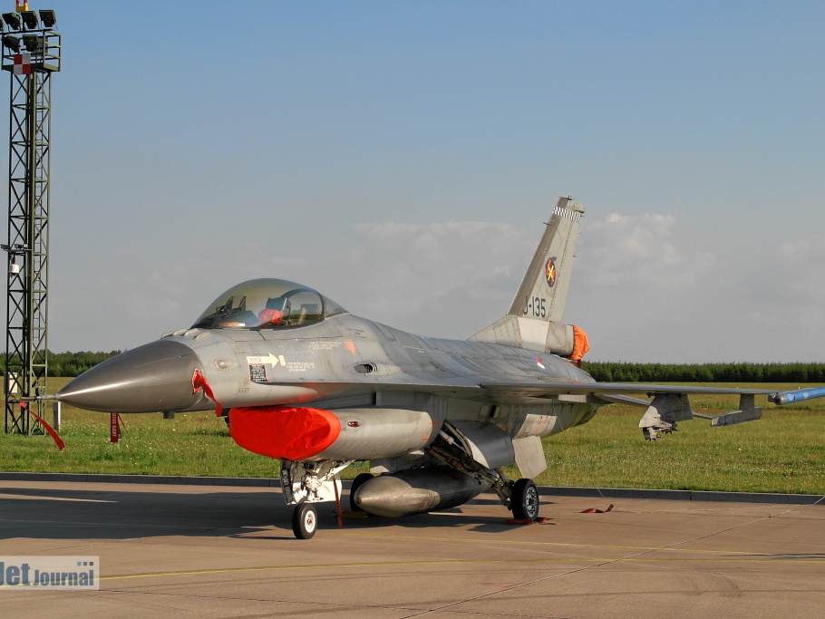 J-135 F-16AM RNLAF Pic3