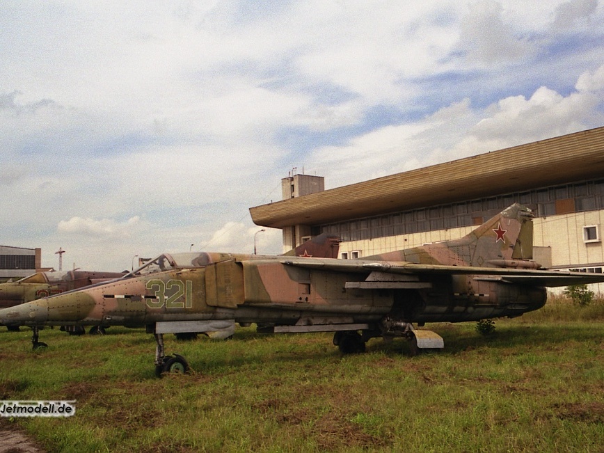MiG-23B, 321 gruen (3195 Besuche) Moskau/Chodinka 2003 MiG-23B, 321 gruen