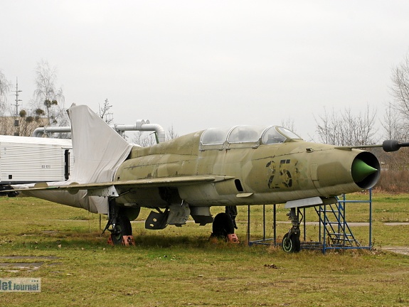 258 NVA, MiG-21U400 (3063 visitas) 258 NVA, MiG-21U400