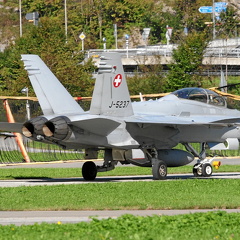 J-5237 F-18D Meiringen Schweizer Luftwaffe (2972 visites) J-5237 F-18D Meiringen Schweizer Luftwaffe