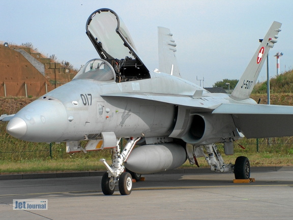 J-5017 F-18C Fliegerstaffel 17 (3106 Besuche) Fototag JG73"S" Laage 21.08.2003 J-5017 F-18C Fliegerstaffel 17