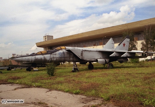 MiG-25PU, 90 blau