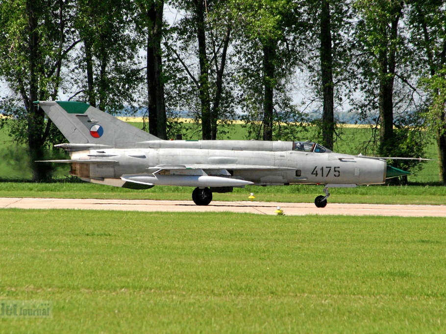 4175 MiG-21MFN 211tl (2153 Besuche) Open Day Caslav 2005 4175 MiG-21MFN 211tl