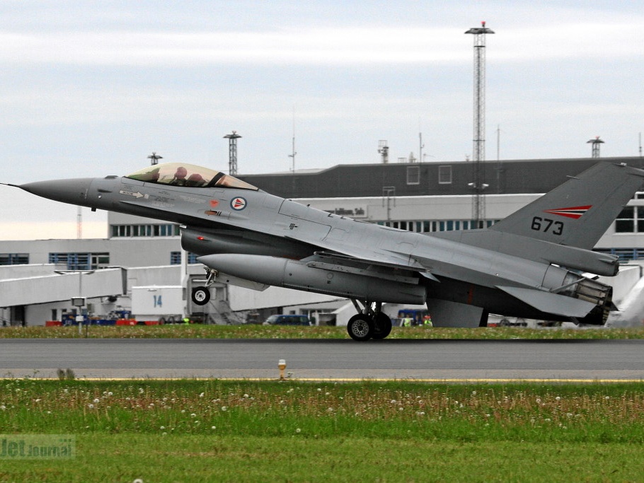 673 F-16AM Landung (просмотров: 2317) 673 F-16AM Landung