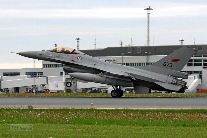 673_f-16am_landung_20131229_1354299875.jpg