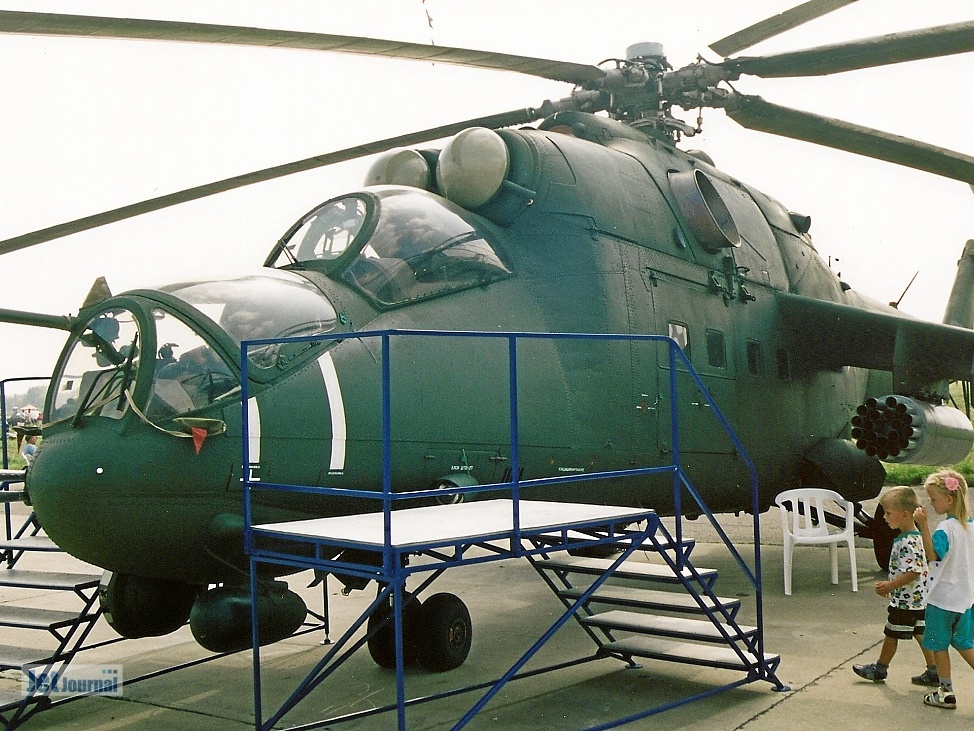 Mi-35P, 48 gelb (просмотров: 2866) Bugansicht, MAKS 2001 Mi-35P, 48 gelb