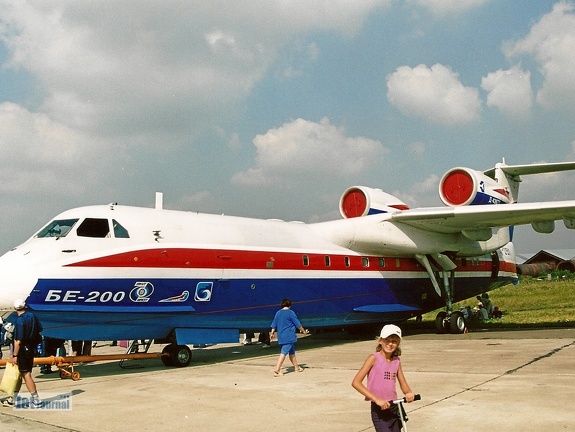 Be-200, RA-21511 (просмотров: 3836) MAKS 2001 Be-200, RA-21511