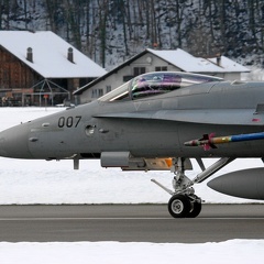 J-5007 F-18C Hornet Pic2 (4096 Besuche) J-5007 F-18C Hornet Pic2