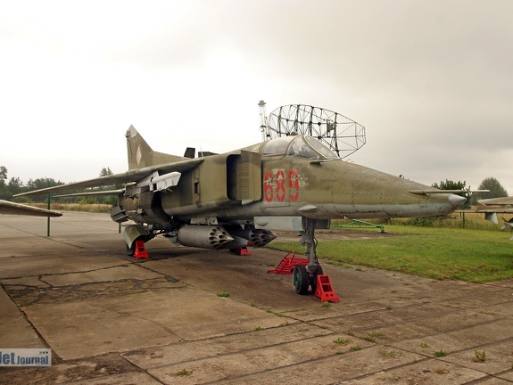 MiG-23BN, 689 ex. NVA (2754 Besuche) MiG-23BN, 689 ex. NVA