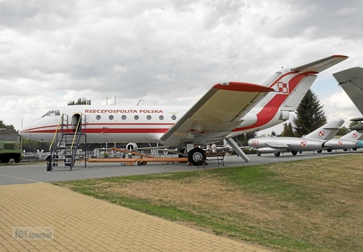 045 Jak-40