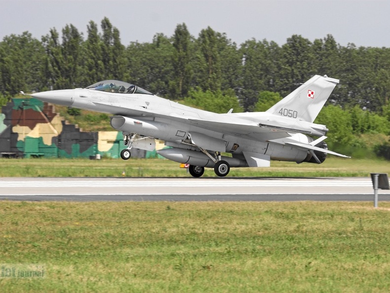 4050 F-16C-52CF Landung