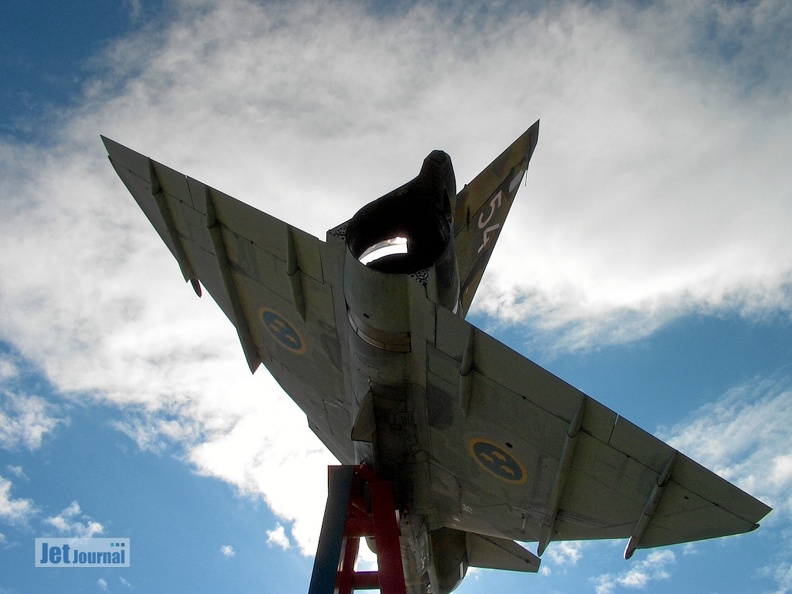 37031 Saab AJ37 Viggen Söderhamn Schweden (2201 visitas) 37031 Saab AJ37 Viggen Söderhamn Schweden