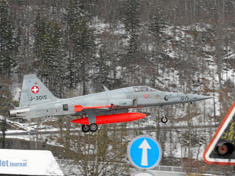 J-3015 F-5E Tiger Pic2