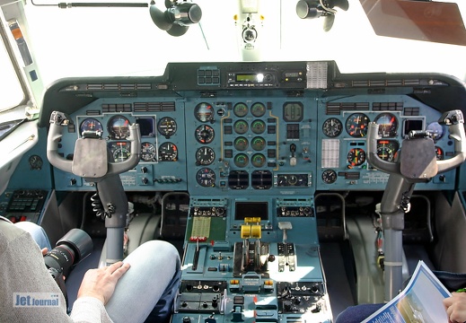 An-140 Cockpit