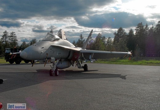 HN-424 F-18C H„vLLv 11 Ilmavoimat