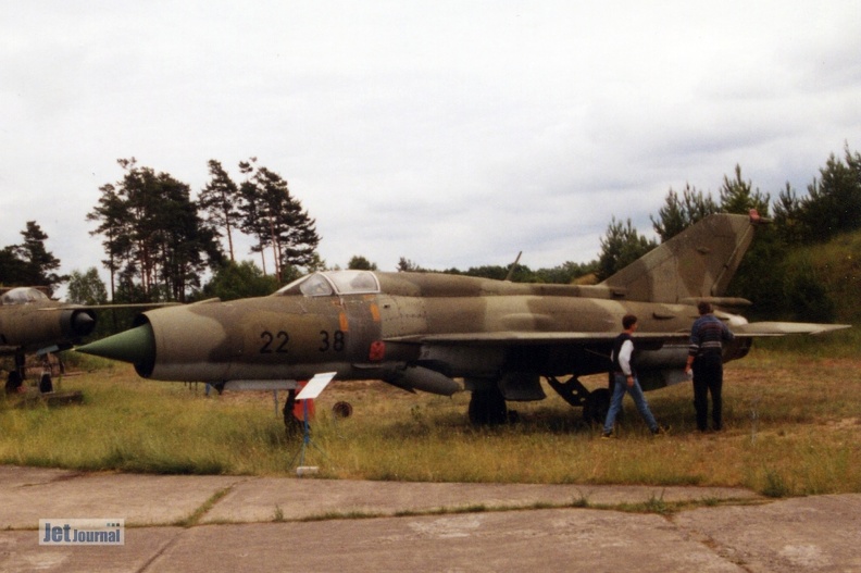 mig21pfm-2238-1997-10c_20091229_1608557795.jpg