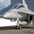 j-5237_f-18d_hornet_pic1_18_20090502_1498899007.jpg