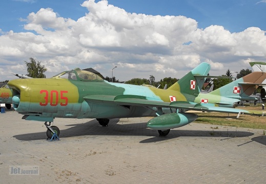 305 MiG-17PF