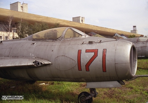 MiG-19S, 171 rot, Bugansicht