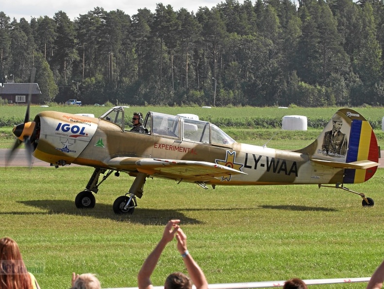 LY-WAA Yakovlev Yak-52TW