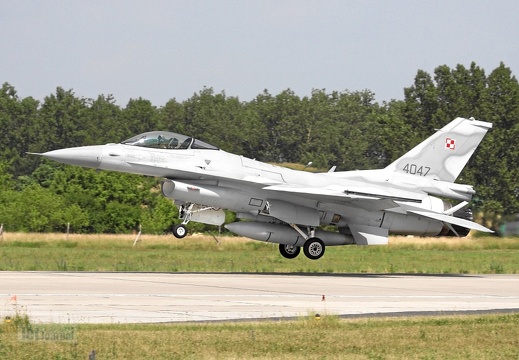4047 F-16C-52CF Landung