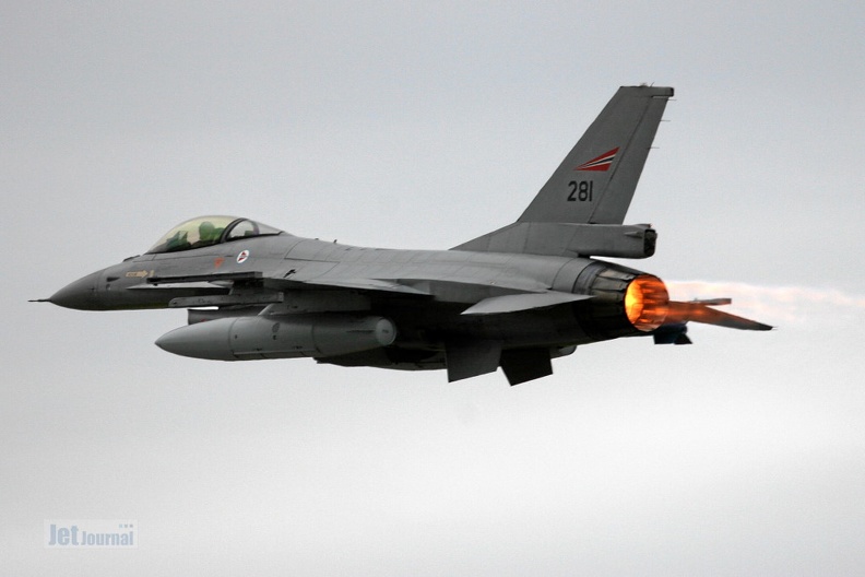 281_f-16am_beim_start_in_svg_20131229_1283514053.jpg