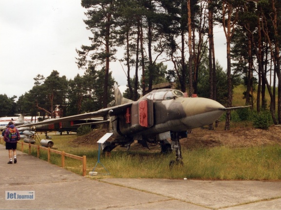 MiG-23UB, ex. 103 NVA (2896 visingar) ex. 20-57 Luftwaffe, Museum Finowfurt 1997 MiG-23UB, ex. 103 NVA