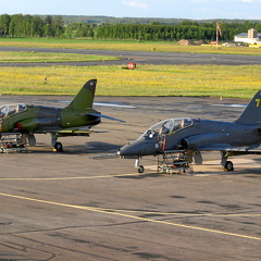 HW-329 Hawk Mk51 HW-356 Hawk Mk51A (2019 Besuche) Midnight Sun Airshow Kauhava 25.06.2004 HW-329 Hawk Mk51 HW-356 Hawk Mk51A