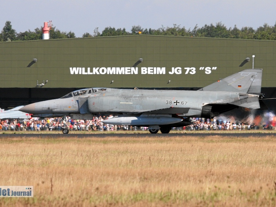 38+67 F-4F Phantom II nach der Landung