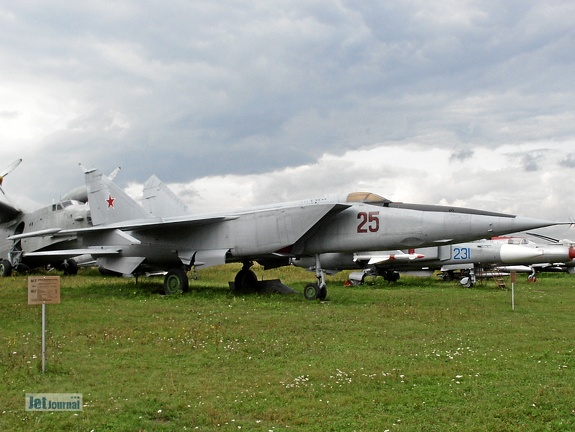 MiG-25R, 25 rot