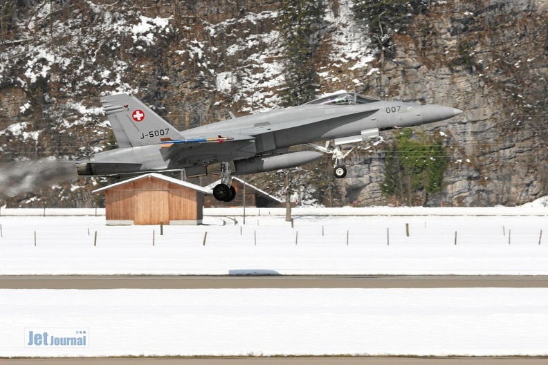 j-5007_f-18c_hornet_pic1_35_20090502_1140164449.jpg