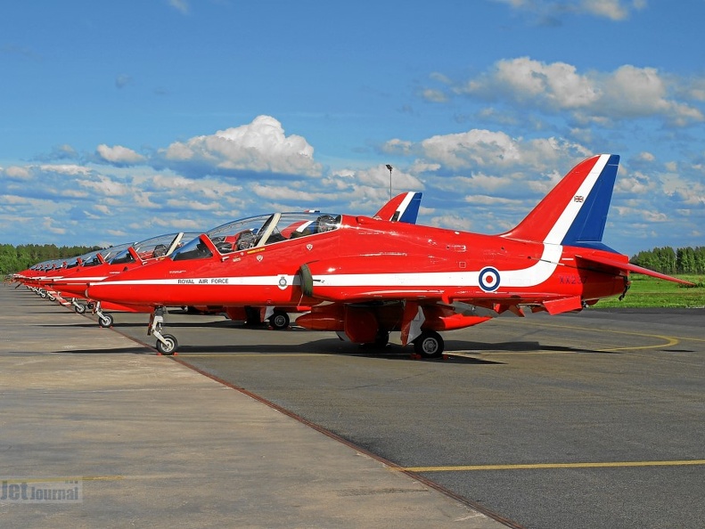 XX237 Hawk T1 Red Arrows (2089 Besuche) Lentajien Juhannus Midnight Sun Airshow 2006 Kauhava Finnland XX237 Hawk T1 Red Arrows