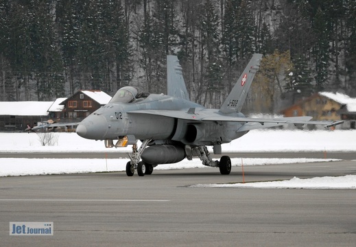 J-5012 F-18C Hornet Pic1