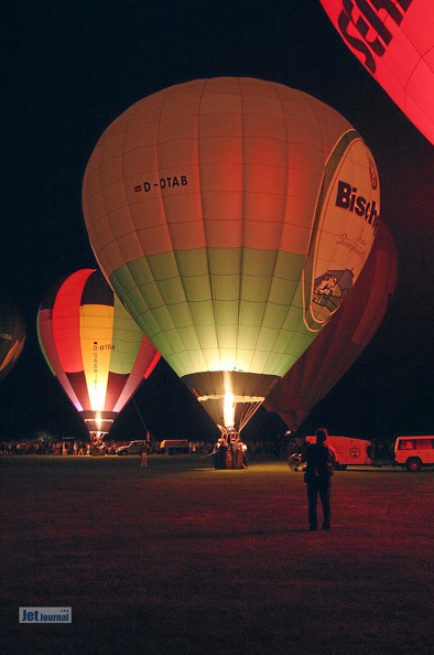 d-otab_schroeder_fire_balloons_g_pic2_5_20090501_1990013336.jpg