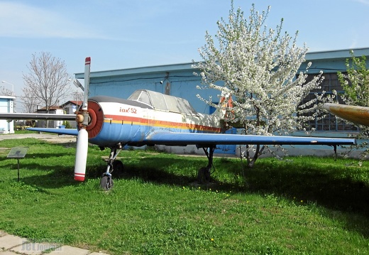 35 Jak-52